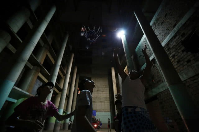 657870_slum19