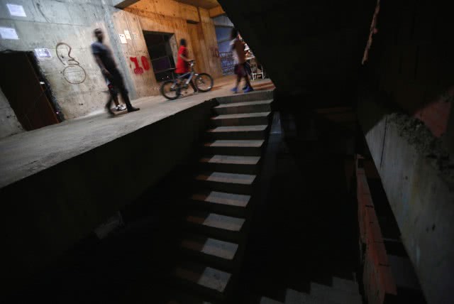 657875_slum13