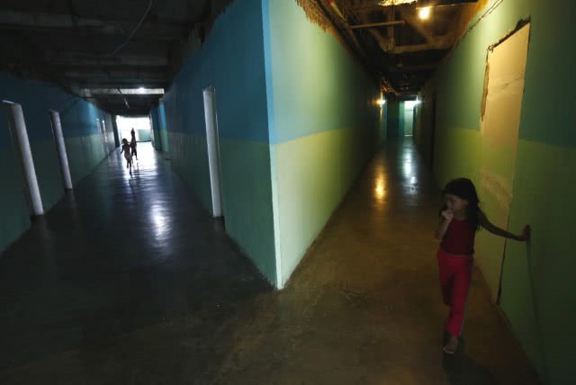 657879_slum7
