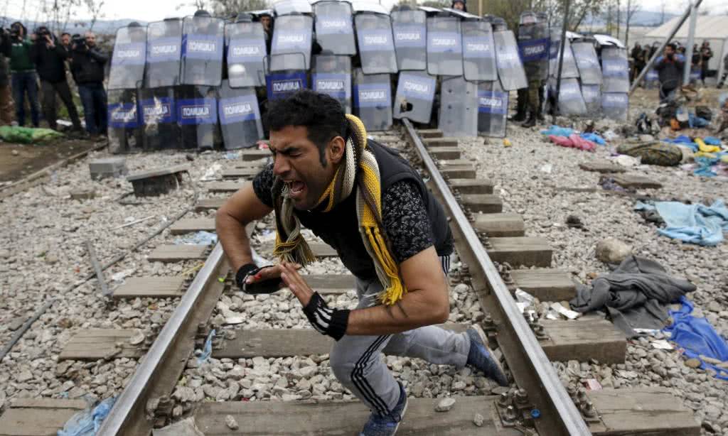 Refugees clash with Macedonian police, since a migrant got electric shock when he climbed on the roof of a train.