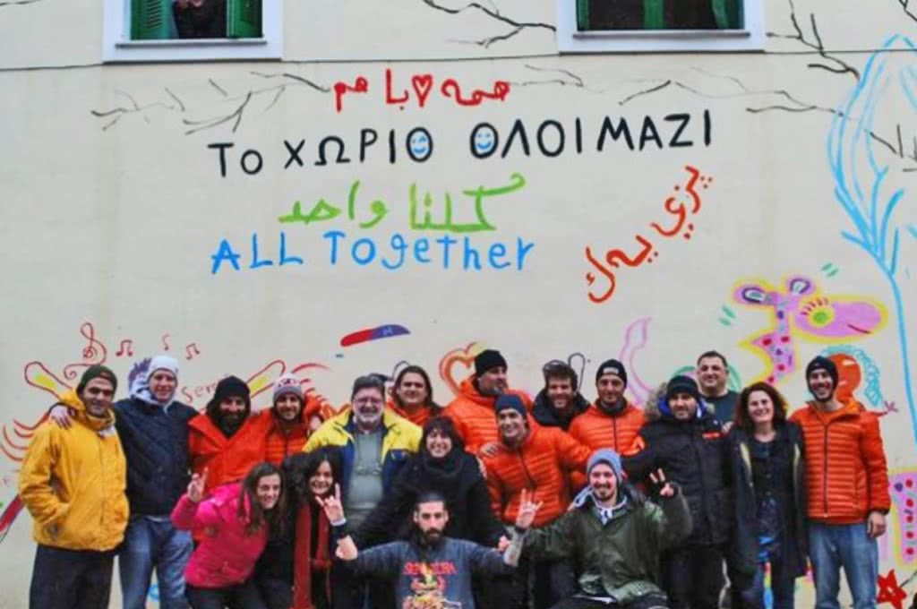 Τα μέλη του «Χωριού τού Ολοι μαζί» σε παλαιότερες χαρούμενες στιγμές