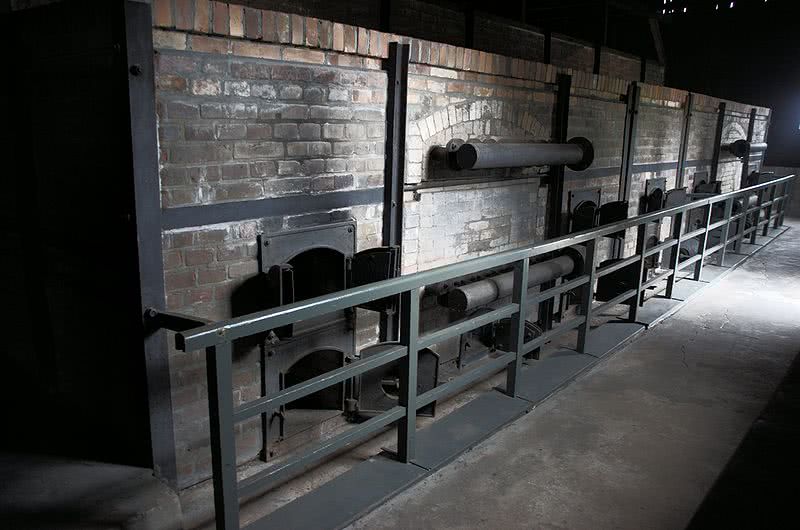 800px-Lublin_-_Majdanek_-_014_-_Ovens