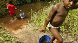123183-baby_african_water_pollution