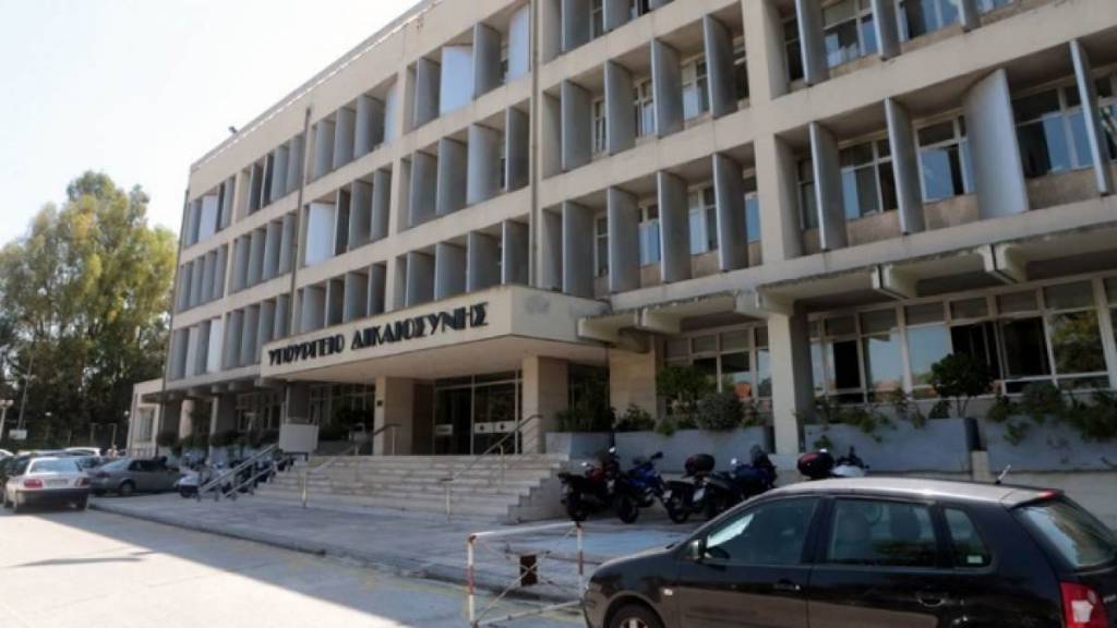 Αποτέλεσμα εικόνας για Χάρισαν την ποινή στον Πρύτανη που καταδικάστηκε για την υπεξαίρεση 8 εκατ. ευρώ στο Πάντειο