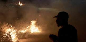 Συνεχίζεται η αθλιότητα των ισραηλινών εποίκων: Πυρπόλησαν τέμενος και κτήρια