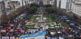 Αργεντινή: Τεράστιες διαδηλώσεις κατά του νεοφιλελεύθερου νομοσχεδίου